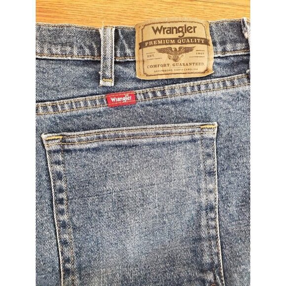 Wrangler Jean Shorts Denim Men's Size 40"x10" Blue Medium Wash Dad Shorts EUC - Picture 2 of 7